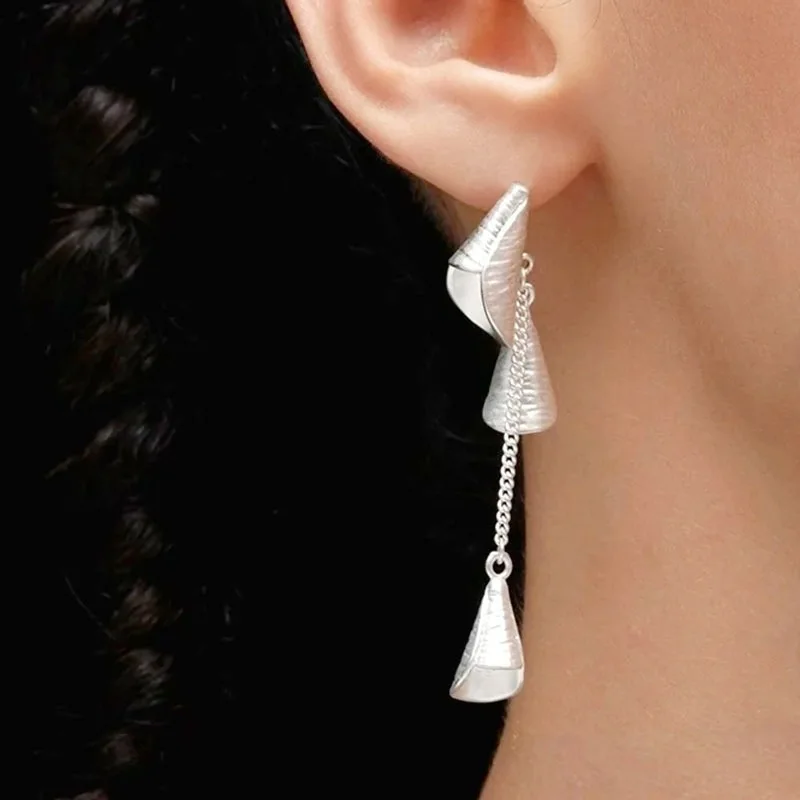 Star with the same matte curled leaves matte silver wind chimes fringed earrings niche high-end temperament thin stud earrings