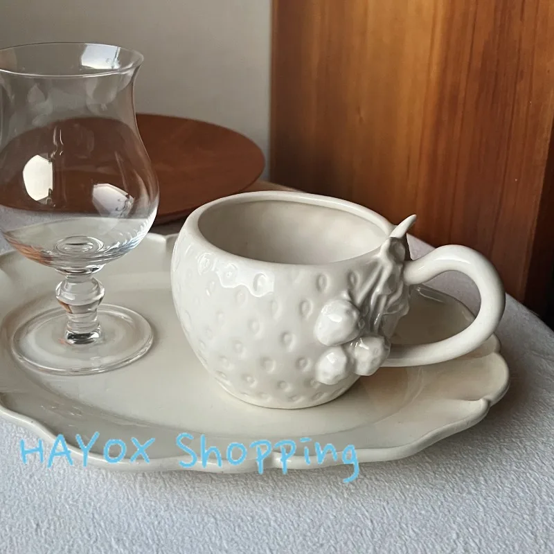 Creative Strawberry Relief Design Shape Ceramic Mug，Restaurant Homehold Afternoon Tea Coffee Milk Yogurt Mug Cups with Handle