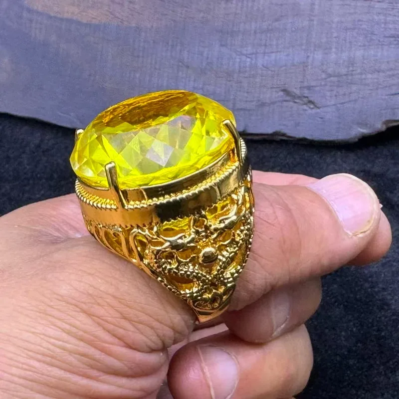 Anillo de piedra preciosa amarilla de 30 mm, de gran tamaño y diseño llamativo, con un diseño calado y un estilo lujoso, ideal como joya para el dedo pulgar.