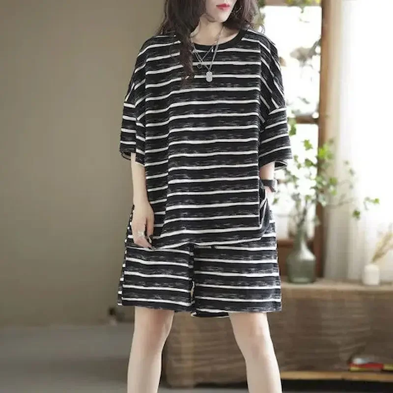 95% Bawełna T-shirty Zestawy Moda damska Paski T-shirt z krótkim rękawem i szorty Casual Luźny sportowy dwuczęściowy zestaw Lato