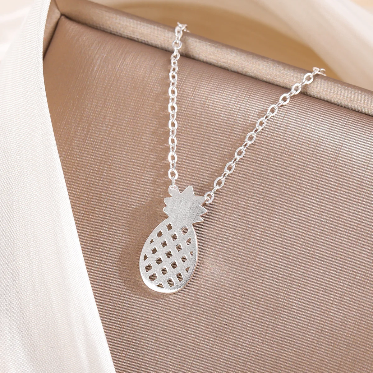 Uini-Tail new hot 925 sterling silver pineapple necklace female student fruit clavicle chain Korea cute simple fresh  XL132