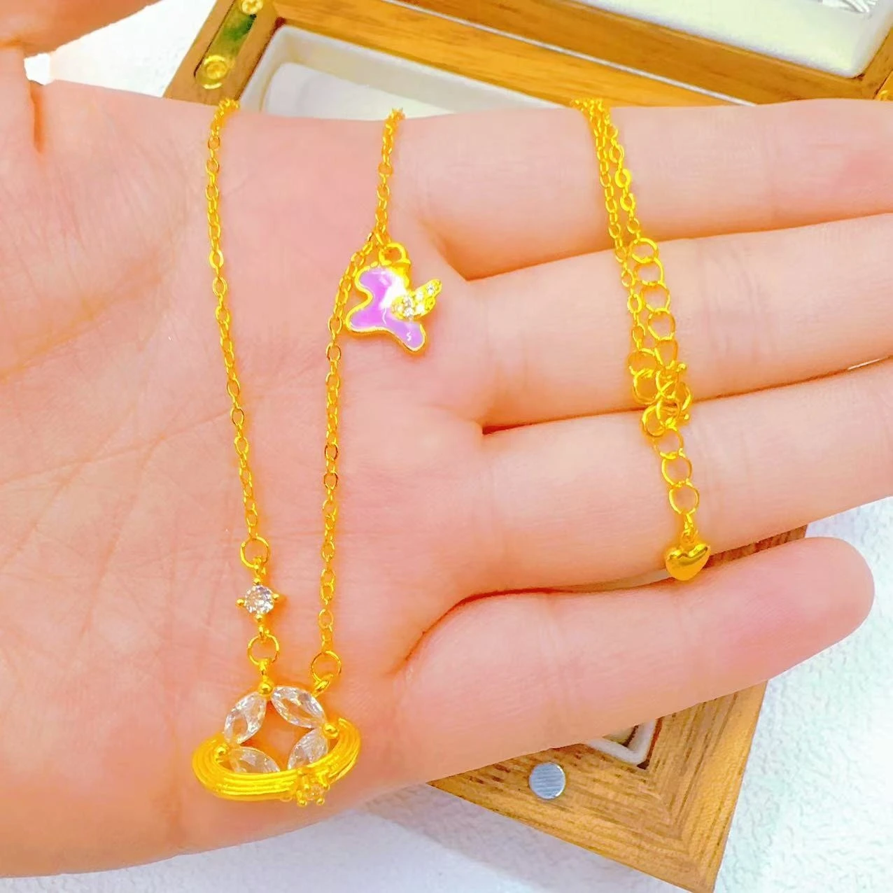 Fashion Kt18 Gold Color Shiny Zircon Planet Pegasus Pendant Necklace or Women Bride Chian Jewelry Wedding Birthday Gifts