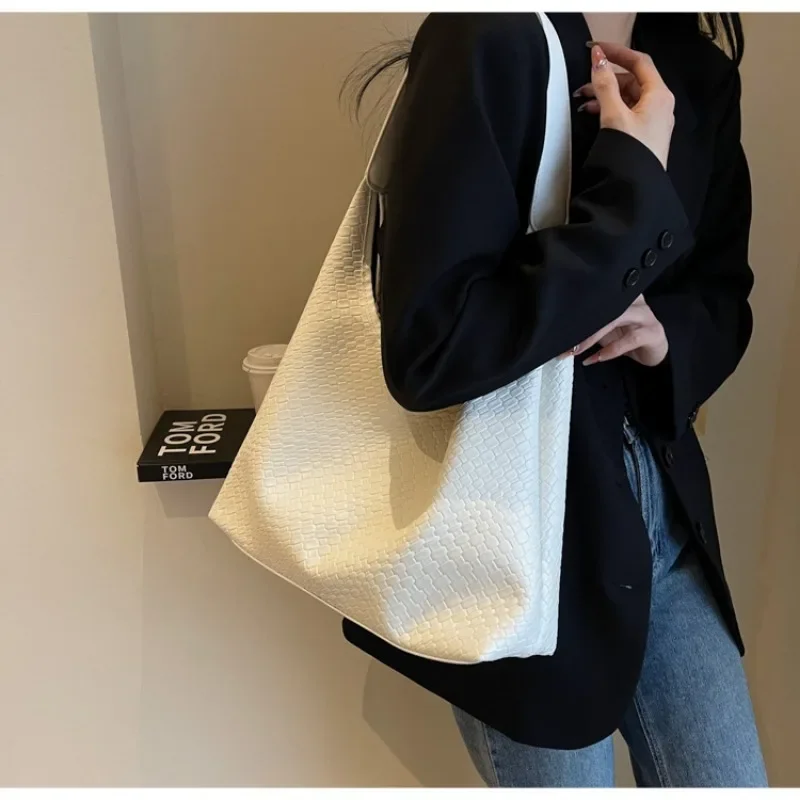 Fashion Trendy Woven Commuting Minimalist Tote Shoulder Bag Niche Design Underarm Shoulder Bag Large Capacity Shoulder Bag