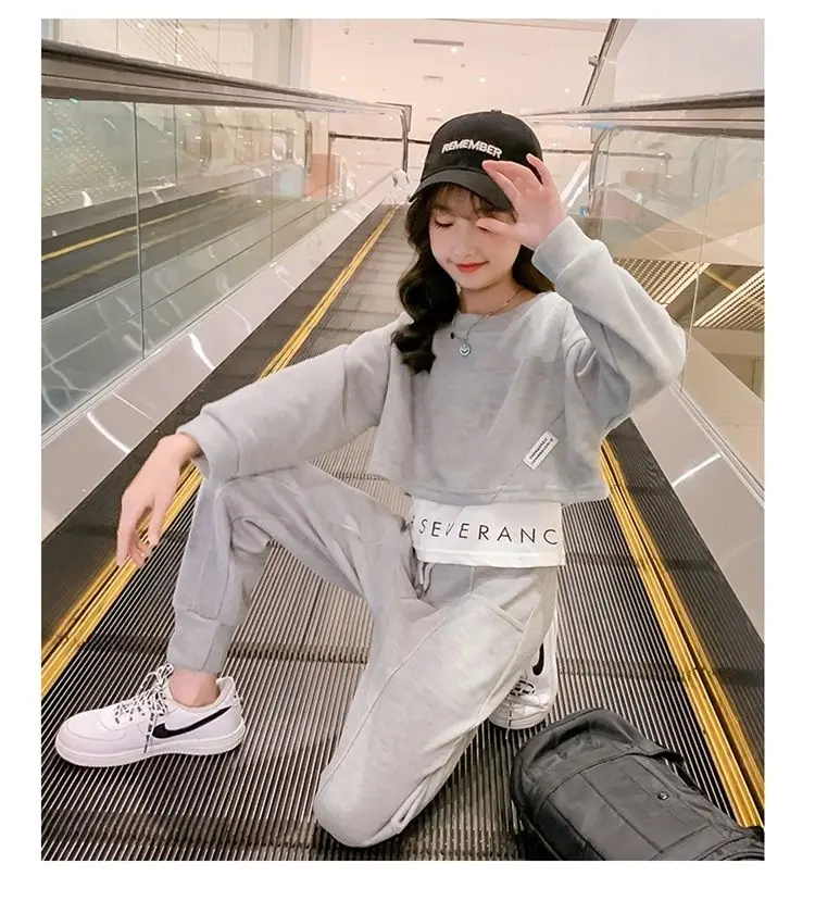 ملابس الخريف للفتيات 2025 طقم مكون من قطعتين بقلنسوة رياضية غير رسمية عصرية للأطفال لربيع وخريف