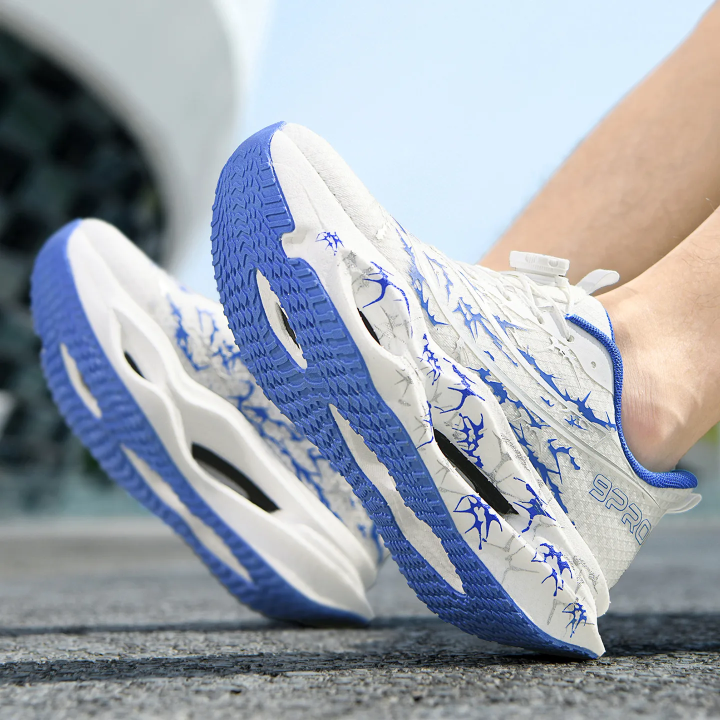 Herren-Laufschuhe, Tennisschuhe, trendige Laufschuhe mit Carbonplatte und Knopfverschluss für alle Jahreszeiten, personalisierte Sportschuhe mit Dornenmuster und atmungsaktivem Mesh-Material, Laufschuhe mit hohem Rückprall und dicker Sohle, rutschfest und abriebfest. – Detail 20