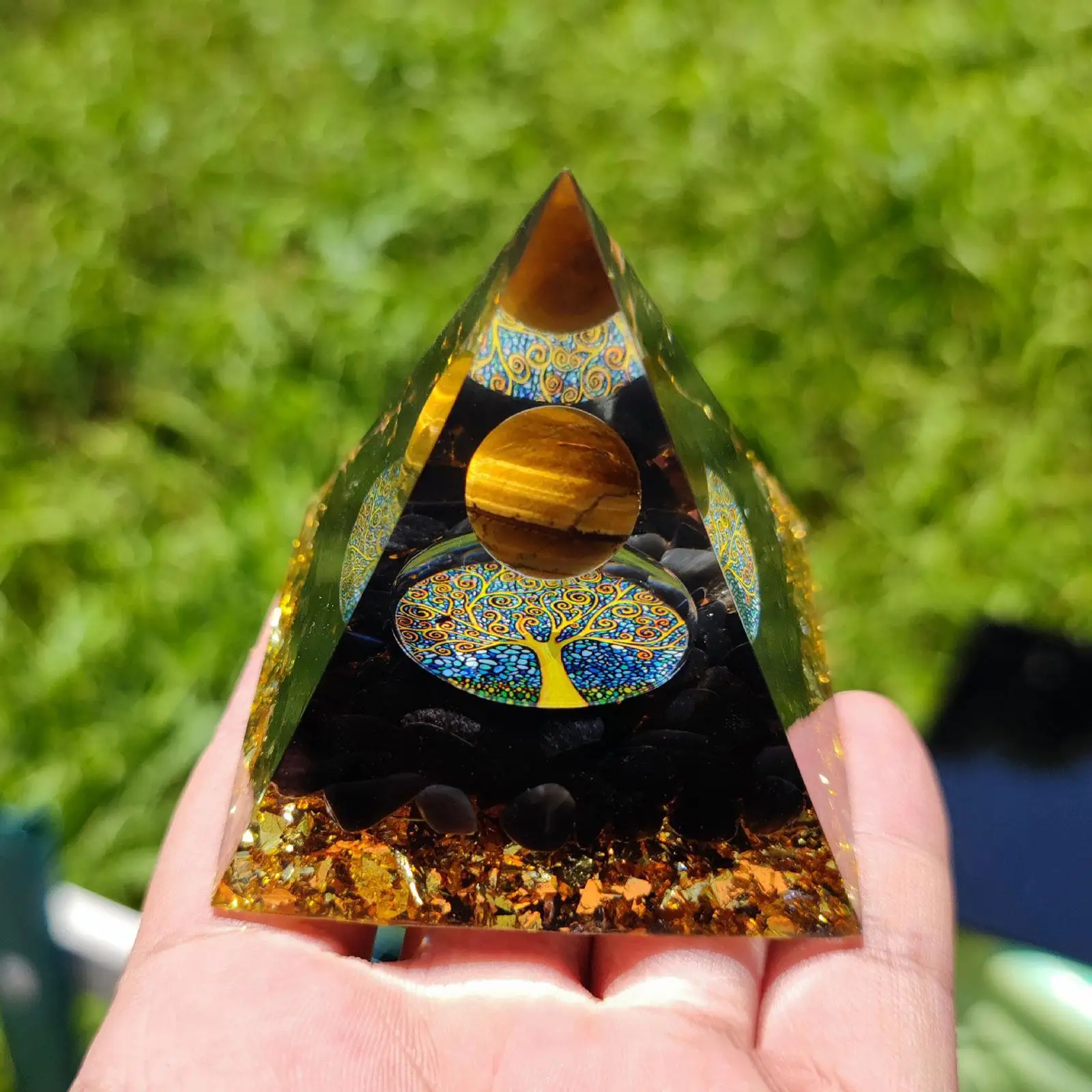 Pyramid Resin Crafts Artistic Crystal Chip Ornaments Home Office Feng Shui Gift for Holiday Occasions