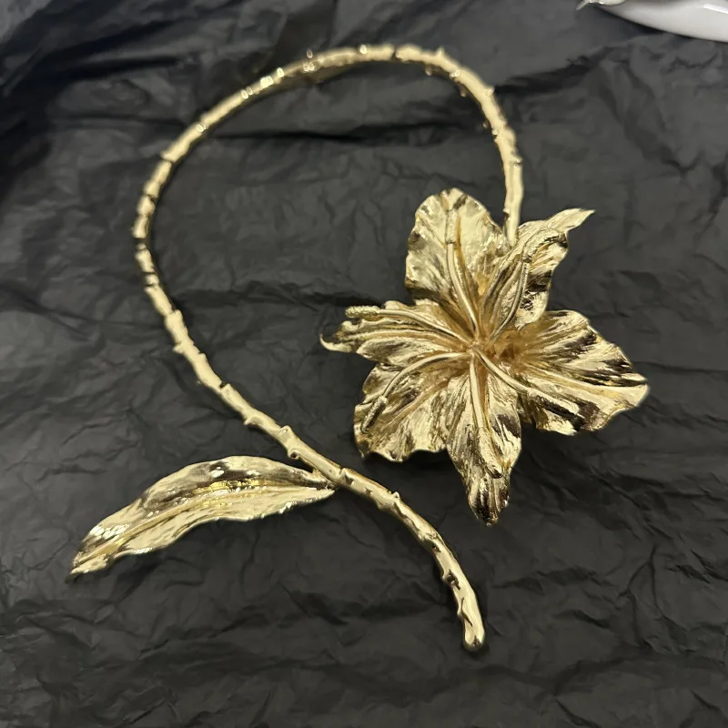 Luxury exaggerated personality metal large flower collar fashion runway dinner accessory choker women