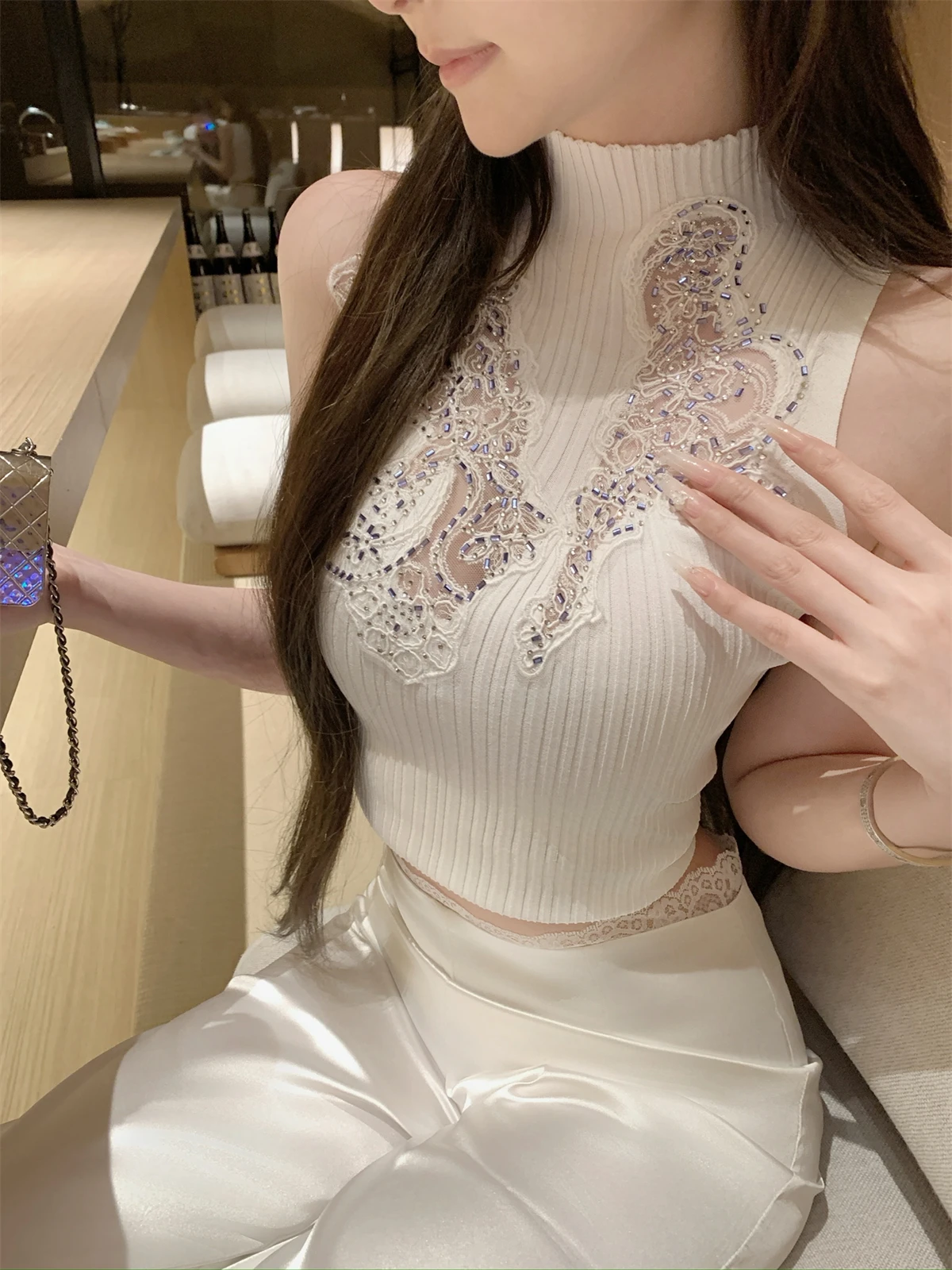 

Вязаный топ ручной работы Kikimy с вышивкой бисером, элегантный стиль, без рукавов, с сетчатым узором, сложная вышивка, укороченный, женский