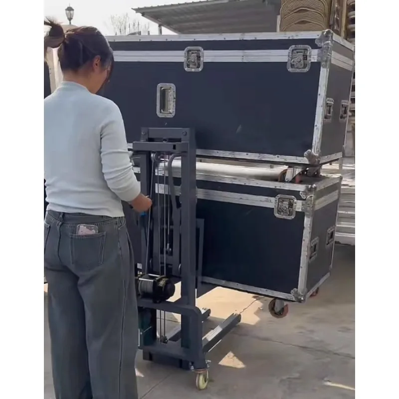 Mini stakery z platformą transportową na palety, z obrotowymi kółkami, silnikiem hydraulicznym i rdzeniem hydraulicznym.