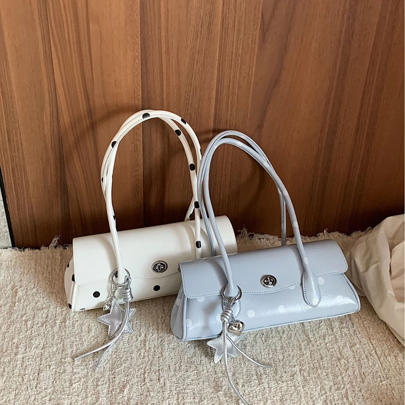 Gepunktete Hobo-Unterarmtasche, Koreanisch-Chic Damen-Handtasche mit Langem Trageriemen und Taschenanhänger, Alltagstasche für Arbeit und Pendeln – Detail 18
