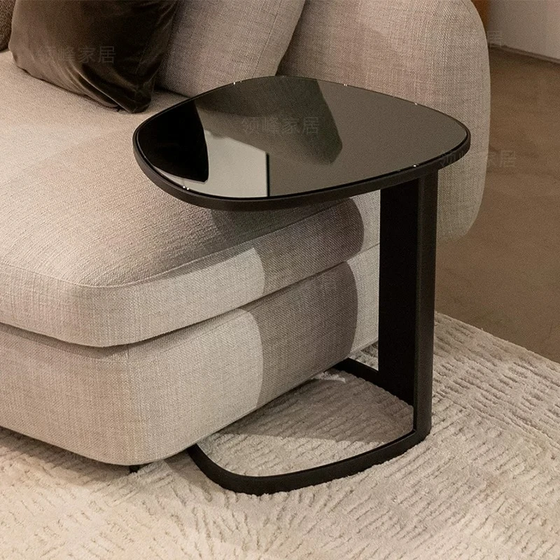 C Shaped Side End Table Funky Modern Minimalist Sofa End Table Glass Bijzet Tafeltje Voor Bij De Bank Designer Furniture