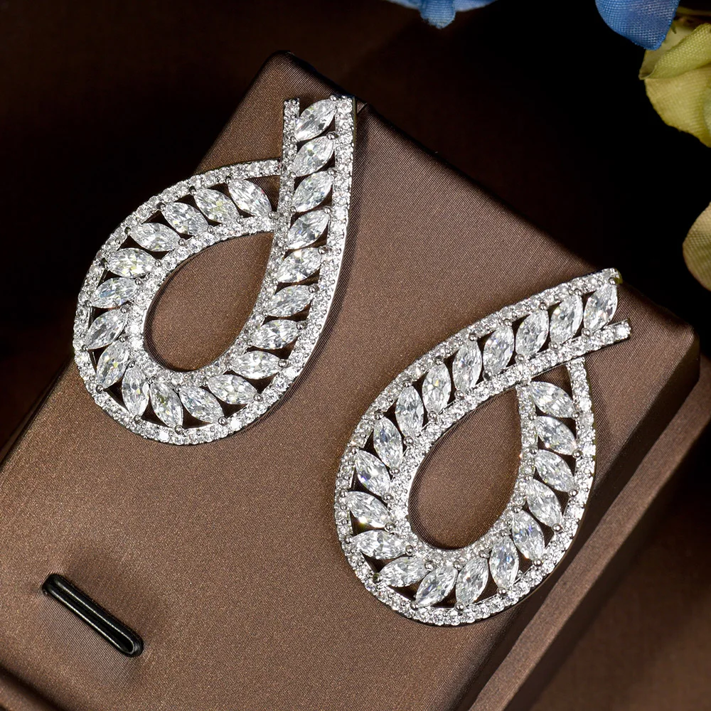 

Hibride New Unusual Earrings CZ Stud Earring Bridal Engagement Party Accessories Gold Color Leaf Design Fashion Jewelry E-622