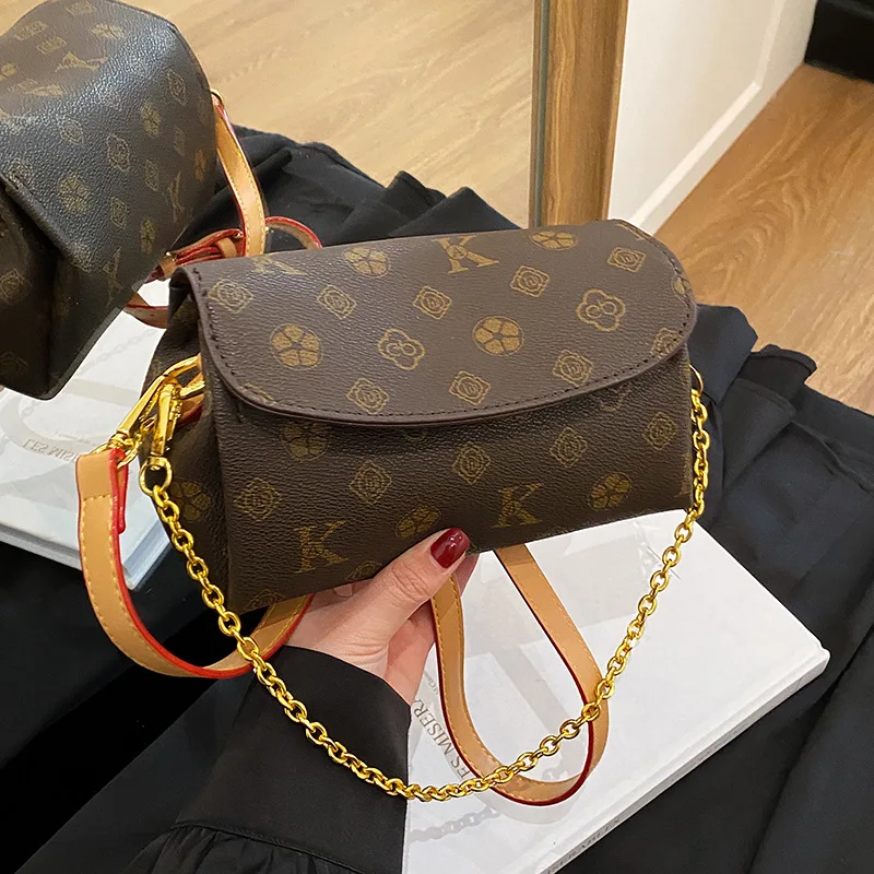 Bolso bandolera clásico vintage con monograma, bolso de hombro moderno y versátil con cadena dorada y correas dobles