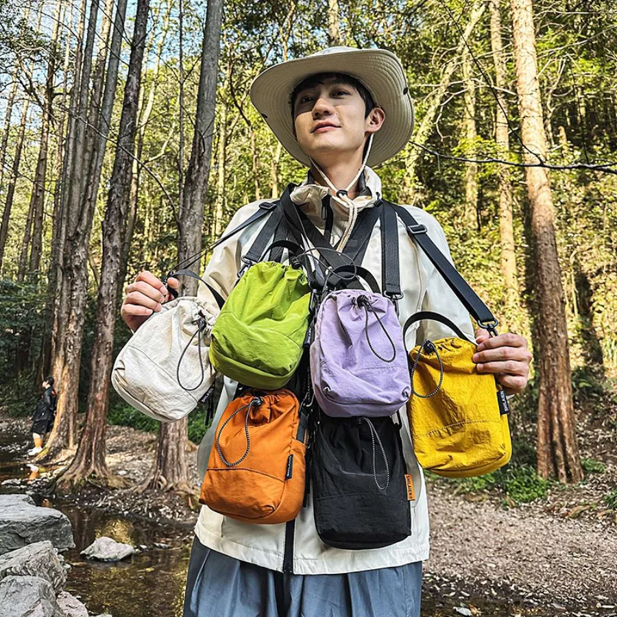 

【Новый стиль】Маленькая сумка для мужчин, для занятий спортом на открытом воздухе, сумка для бутылки с водой, портативная маленькая сумка, мобильная сумка, повседневная сумка на одно плечо для мужчин и женщин.