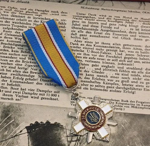 A replica of the American Flying Medal brooch with antique craftsmanship