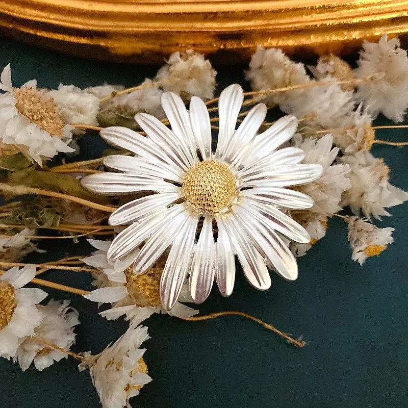Broche simples de margaridas e cosmos tibetanos, broche para mulheres, joias de metal esmaltado, banquete, festa, roupas, casaco, presente de menina