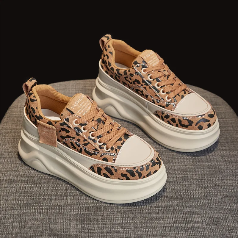 Board shoes women's 2026autumn and winter new sports and leisure thick soled sponge cake board shoes popular single shoe