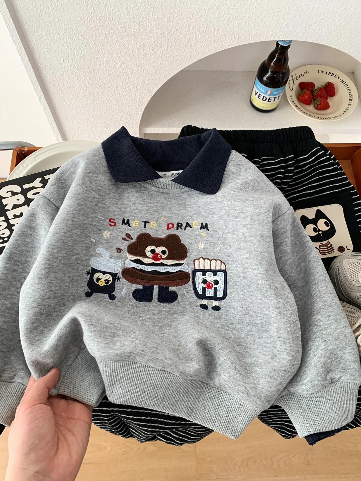 男の子用ファッショナブルなポロスウェットシャツ春秋漫画バーガーフレンチフライプリント長袖快適な通気性のあるコットンクルーネックスウェットシャツ