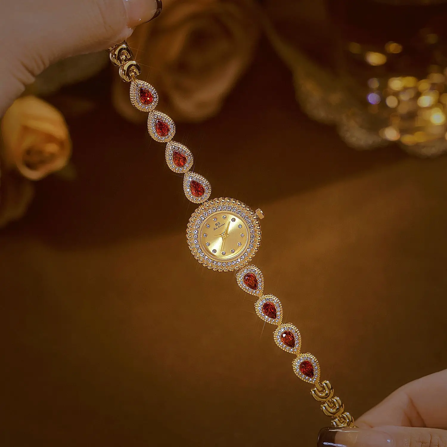 Luxury Diamond Women's Watch Retro Elegance High Quality Quartz Waterproof Hand Clock 2025 New Style Gold Bracelet Watches