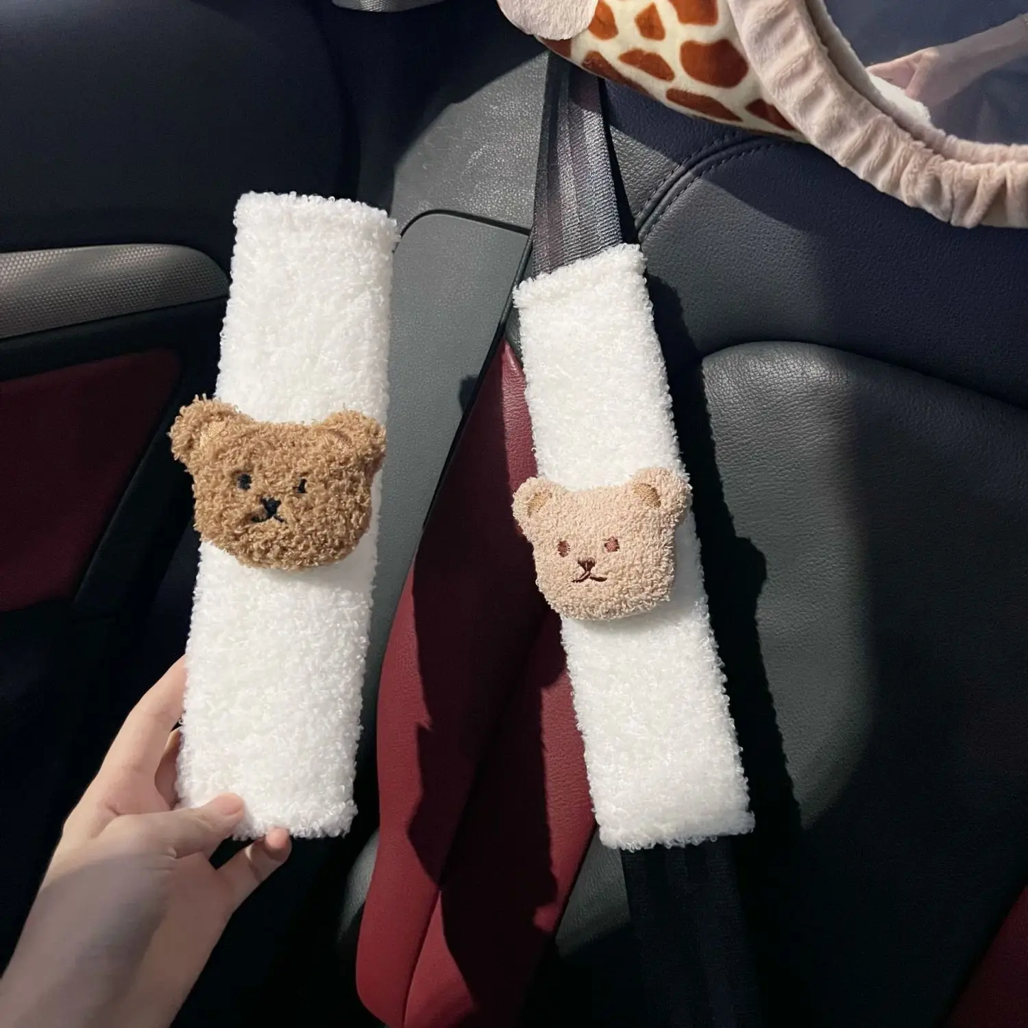 ที่คลุมไหล่รูปหมีผ้ากำมะหยี่ขนยาวสำหรับเด็กที่คลุมไหล่ที่สร้างสรรค์ของตกแต่งภายในรถลายการ์ตูน