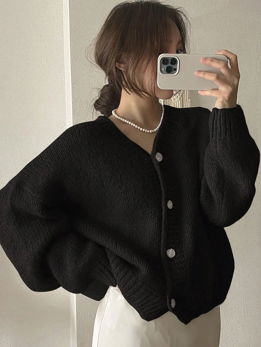 

Женский черный свободный вязаный кардиган с V-образным вырезом и пуговицами, осенняя куртка с длинными рукавами