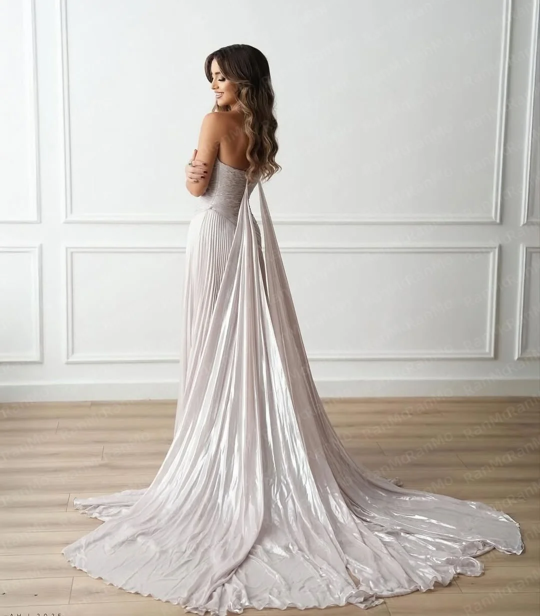 Suknia wieczorowa Ranmo Customized 2026 Champagne Shinning, fason A-line, plisowana, bez ramiączek, suknia balowa Dubai dla kobiet, sukienka na formalne przyjęcie.