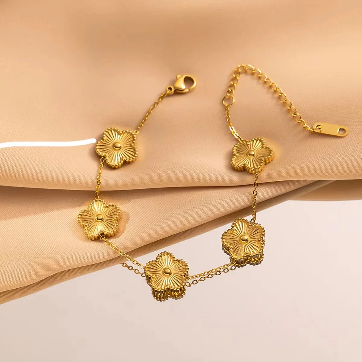 2-teiliges Edelstahl-Armband-Set mit 5-Blatt-Kleeblatt-Anhänger für Damen, Trendiges Wasserfestes Blumenketten-Armband, Schmuck, Partygeschenk – Detail 6