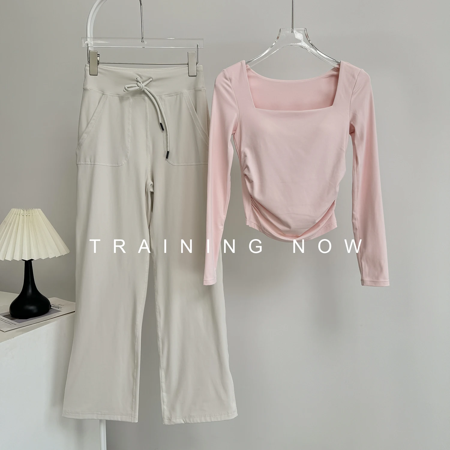 

Высококачественный спортивный костюм для бега для женщин, одежда для занятий пилатесом, йоги, высококачественные топы для фитнеса с нагрудными подушечками и длинными рукавами