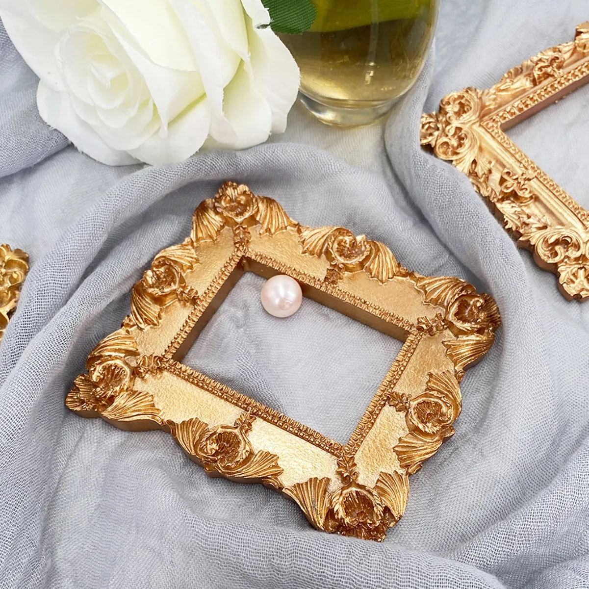 Mini Retro Golden Embossed Photo Frame Christmas Tree Decoration Accessories Home Desktop Nail Art Jewelry Shooting Decoration