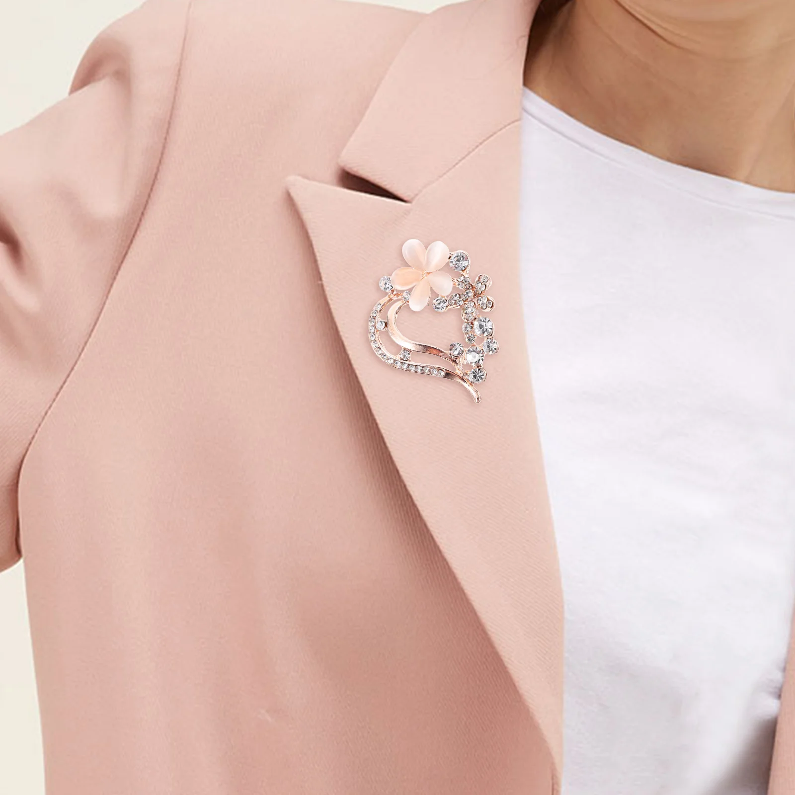 

Heart Shape Brooch Rhinestone Pins for Women Fashion Accessories Golden Alloy Plum Blossom Design Valentine Gift