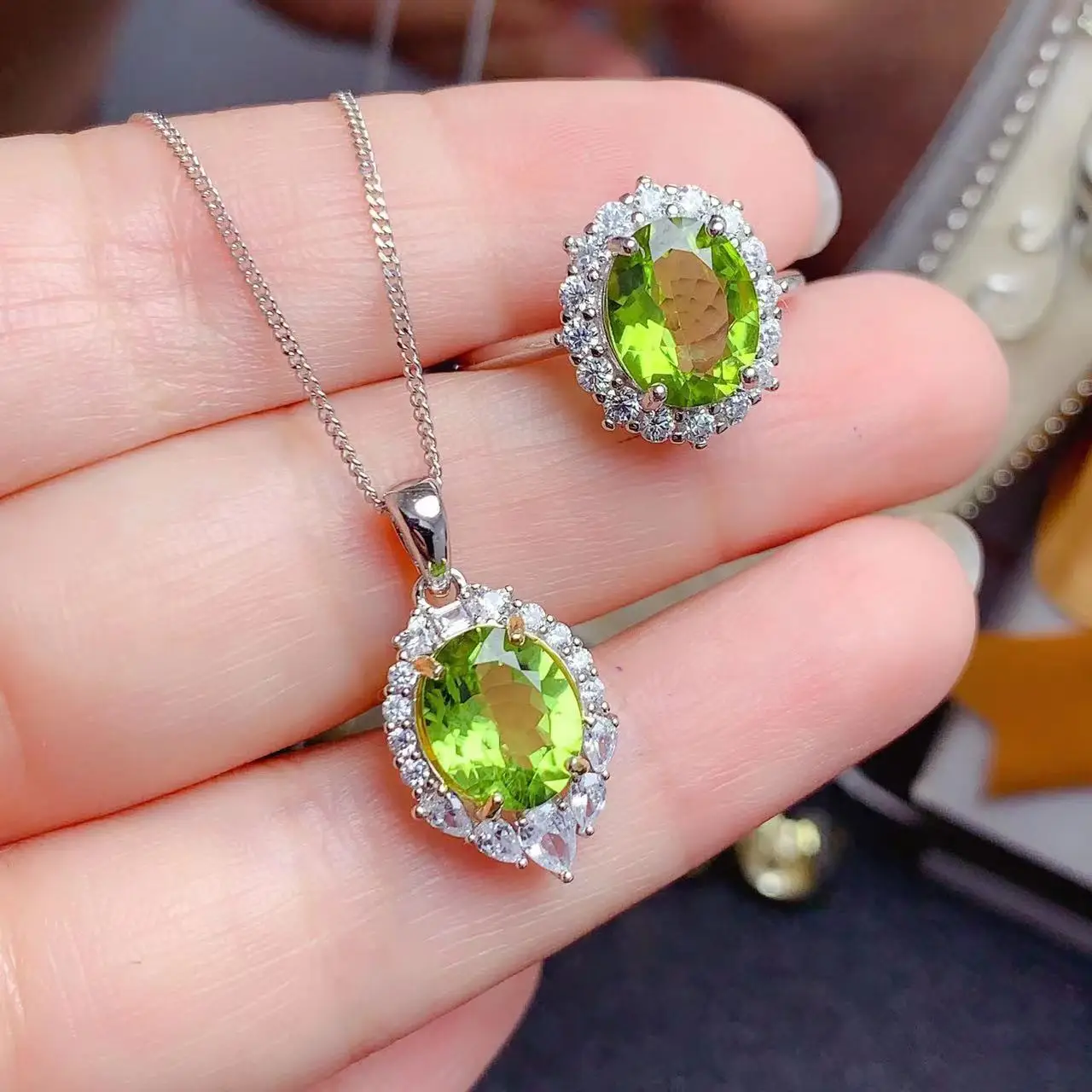 

Natural Peridot Ring and Necklace Pendant 8mm *10mm VVS Grade 925 Silver Peridot Jewelry Woman Brithday Gift 925 Silver Set