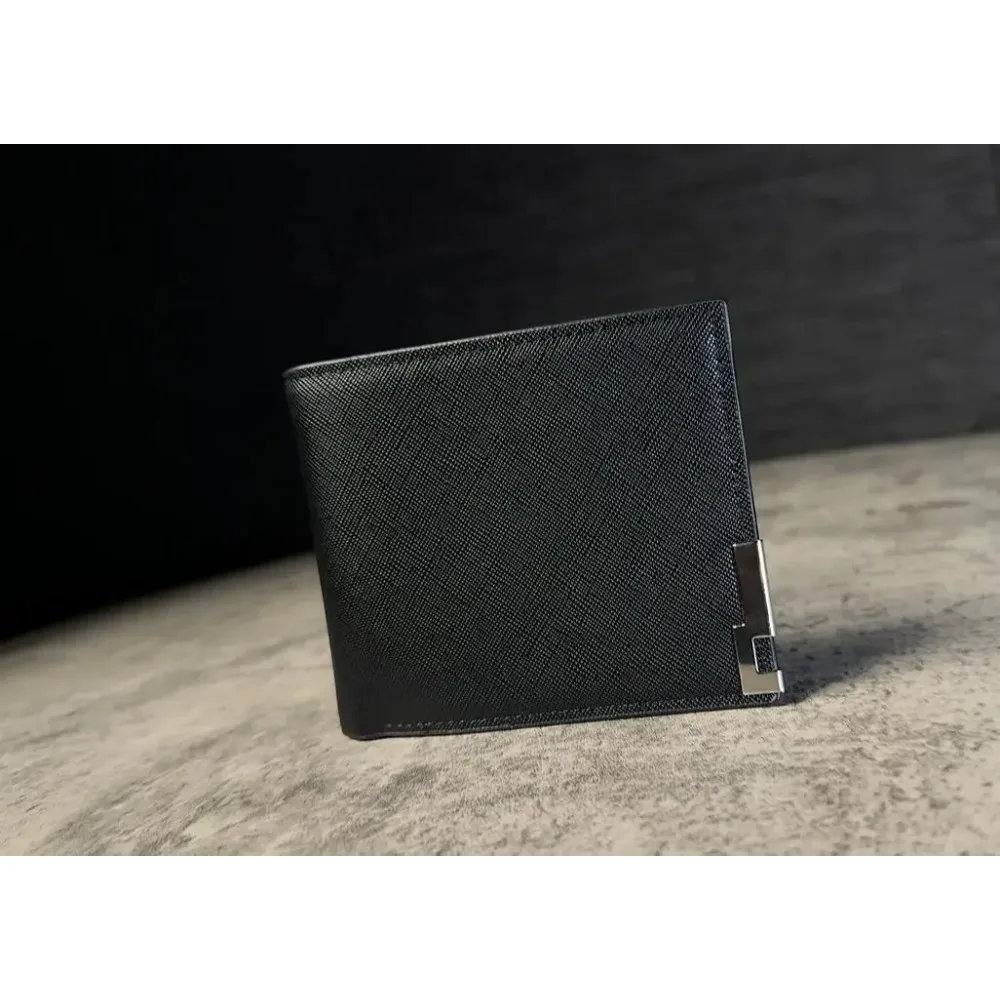 

Магический трюк с огнём Ember - E Fire Wallet: Аксессуары и реквизит для профессиональных фокусников, создающие иллюзии с использованием огня.