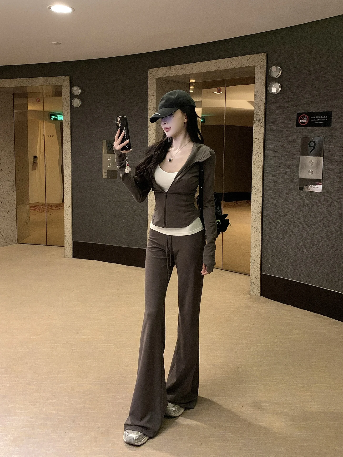 

Комплект Hecenxi: укороченная куртка с капюшоном и завязками на талии, свободные расклешенные повседневные брюки, женский модный комплект, приталенный крой, длинные...