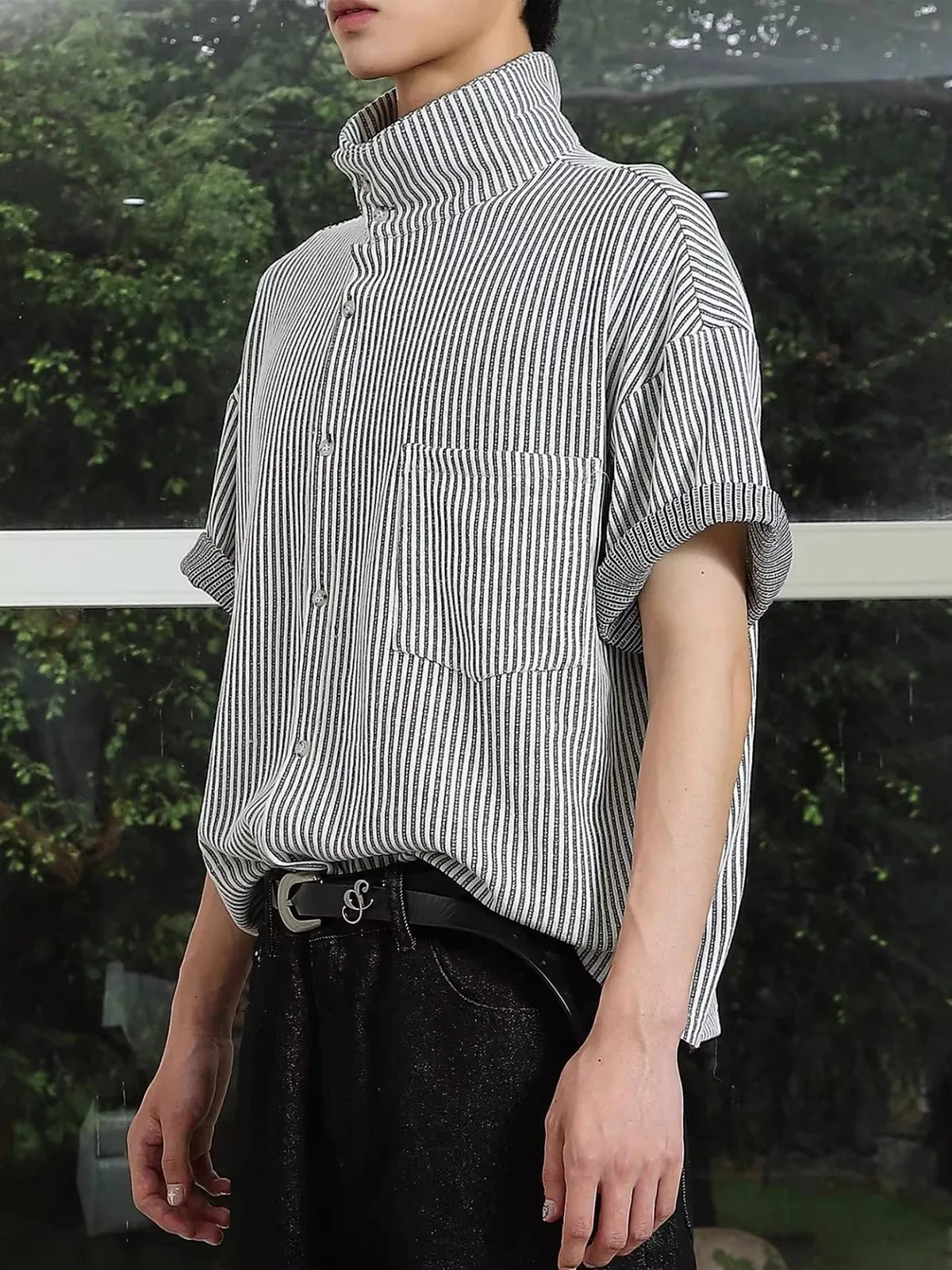 Dongdaemun high-quality clothing 2026 Male shirts Slant collar shirt Roman striped short sleeved lazy