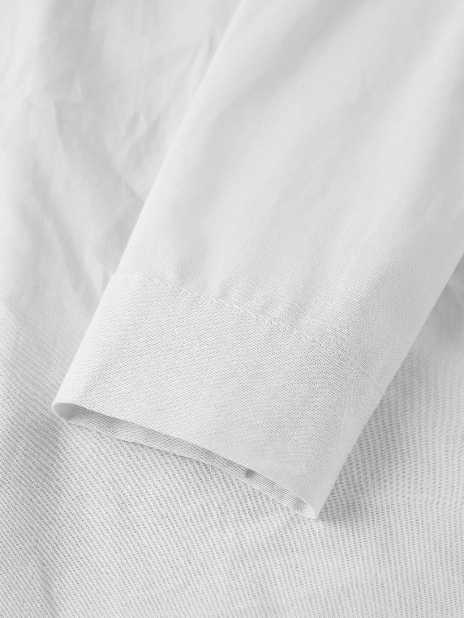 طقم صالة نسائي مكون من قطعتين مع لون سادة وأكمام طويلة وياقة على شكل طية صدر السترة وتفاصيل سفلية وسراويل خصر مرنة مع