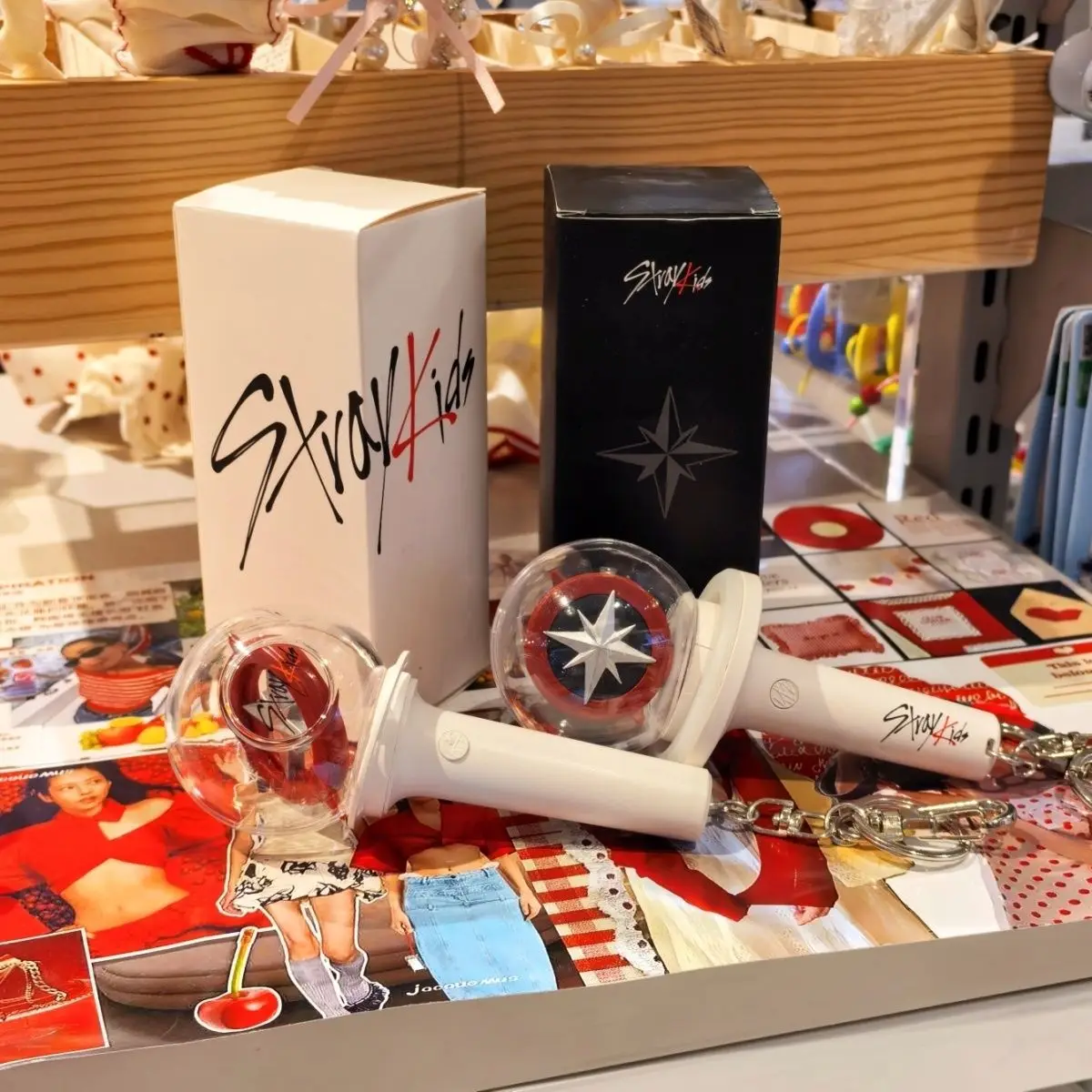 Colgante SKZOO de segunda generación, llavero con palo de soporte, colgante de primera generación, puede brillar la luz, colgante, periferia