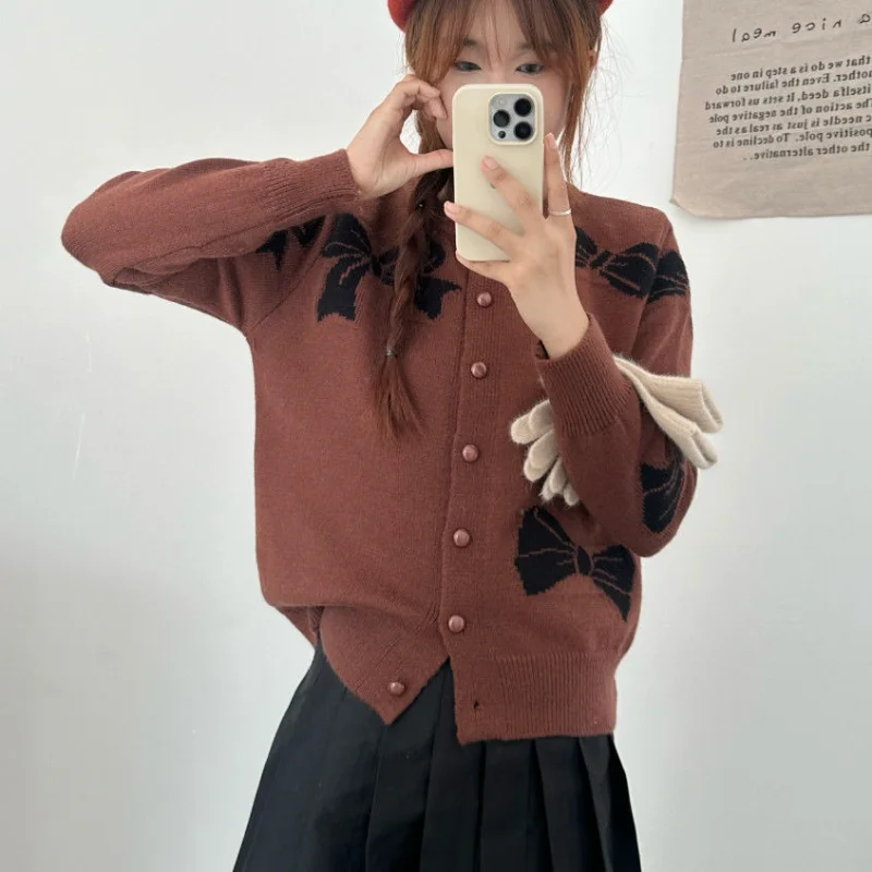 سترة جاكار محبوكة جديدة لربيع وخريف 2025 برقبة دائرية سترة جديدة فضفاضة قصيرة لطيفة