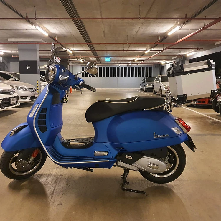 Vendita calda in fabbrica 65L Argento + Nero X Design F2-MOTO Scatola per bagagliaio universale in alluminio Custodia superiore per bagagli Scatola di coda per moto