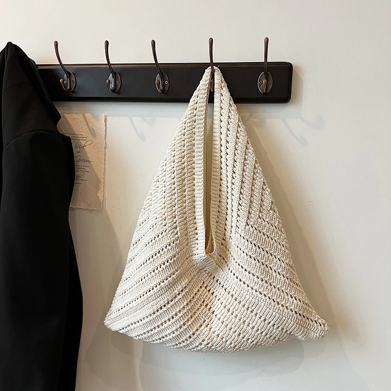 Marke Frauen Tote Stricken Handtasche Dreieck Design Gewebte Strand Tasche Leichte Elegante Tragbare Schulter Tasche Geldbörse