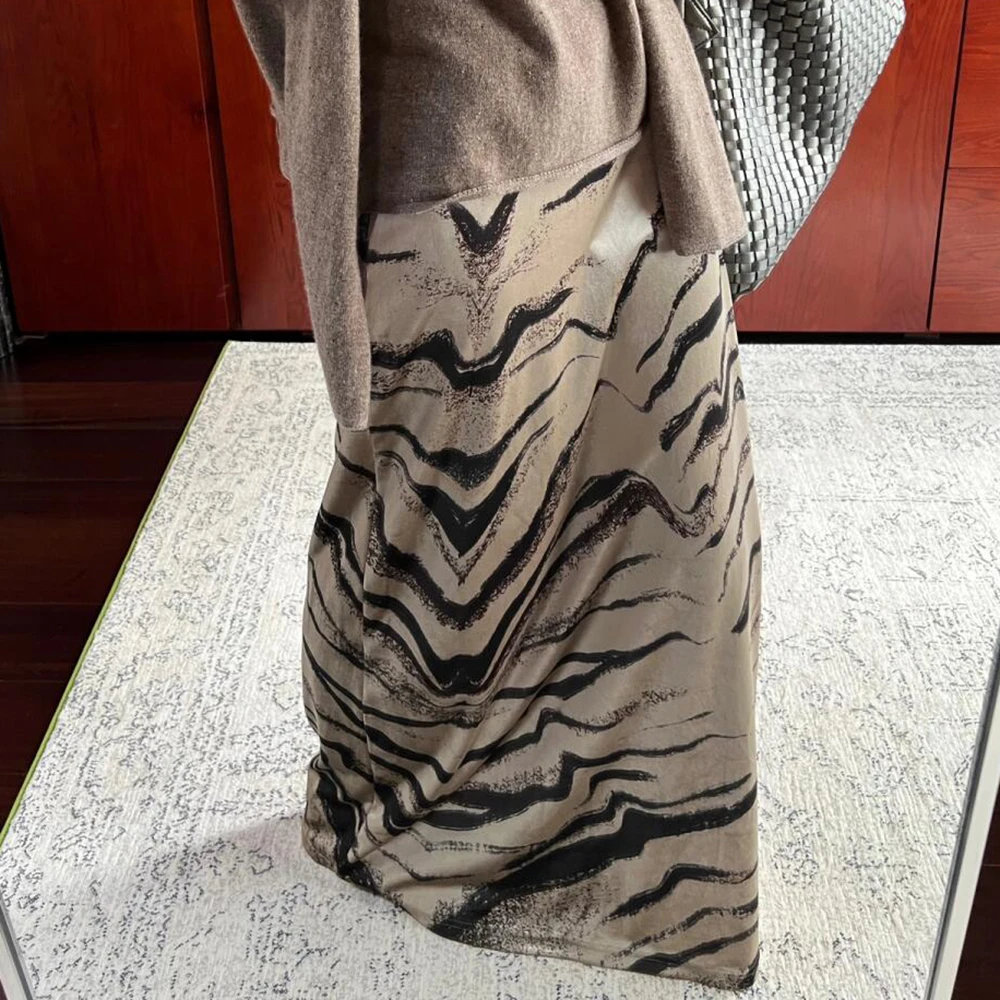 

Leopard-Print Velvet Women's Skirt Y2K Side Zipper Elegant Commuter Style Versatile Straight-Cut Skirt 2025 Fall/Winter New