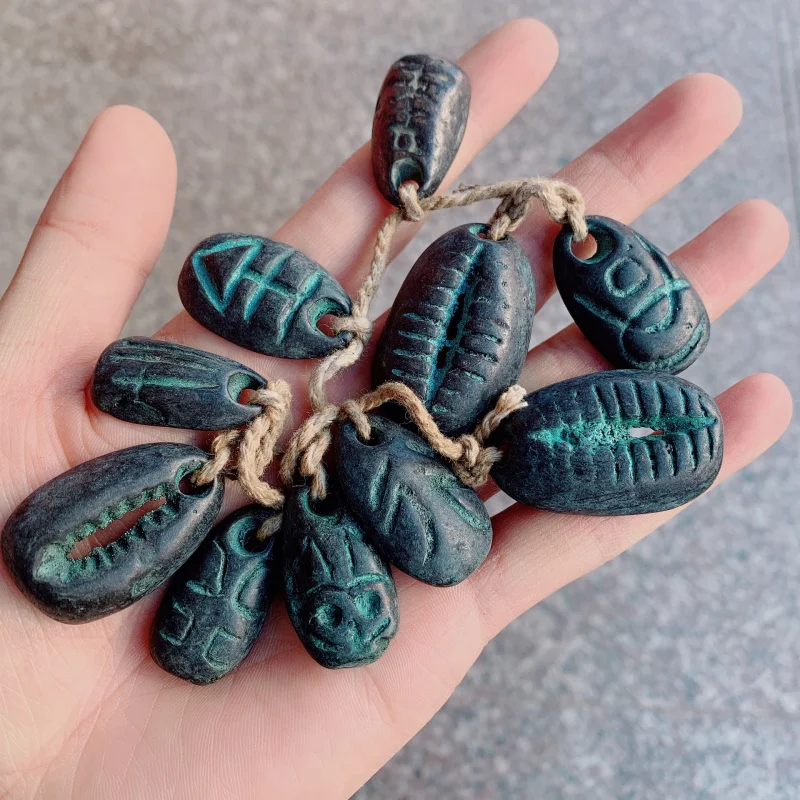 Antique , ancient shell , Shang and Zhou .Each purchase includes 10 pieces of patinaed decorative coins