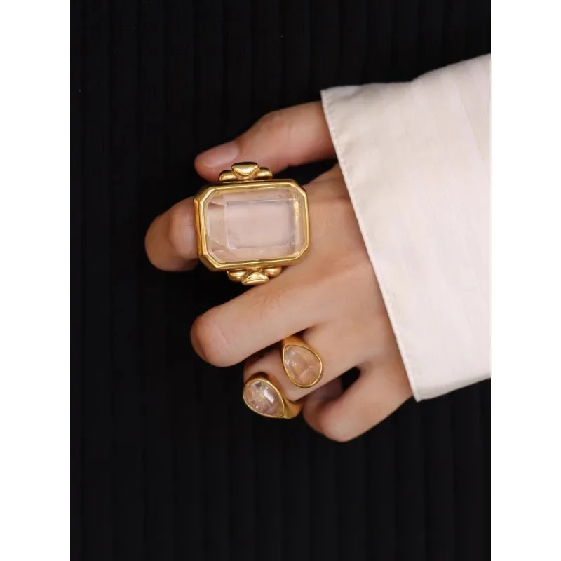 Fashion Vintage Cube Natural Stone Crystal Ring French Female Exaggerated High-end Light Luxury Women Metal Jewelry 2024 New