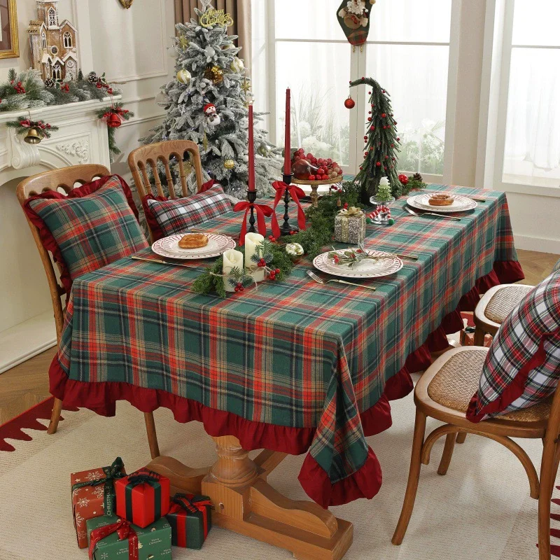 Rectangular poly-cotton Christmas tablecloth with contrasting-color ruffles—suitable for Christmas, parties, and weddings.