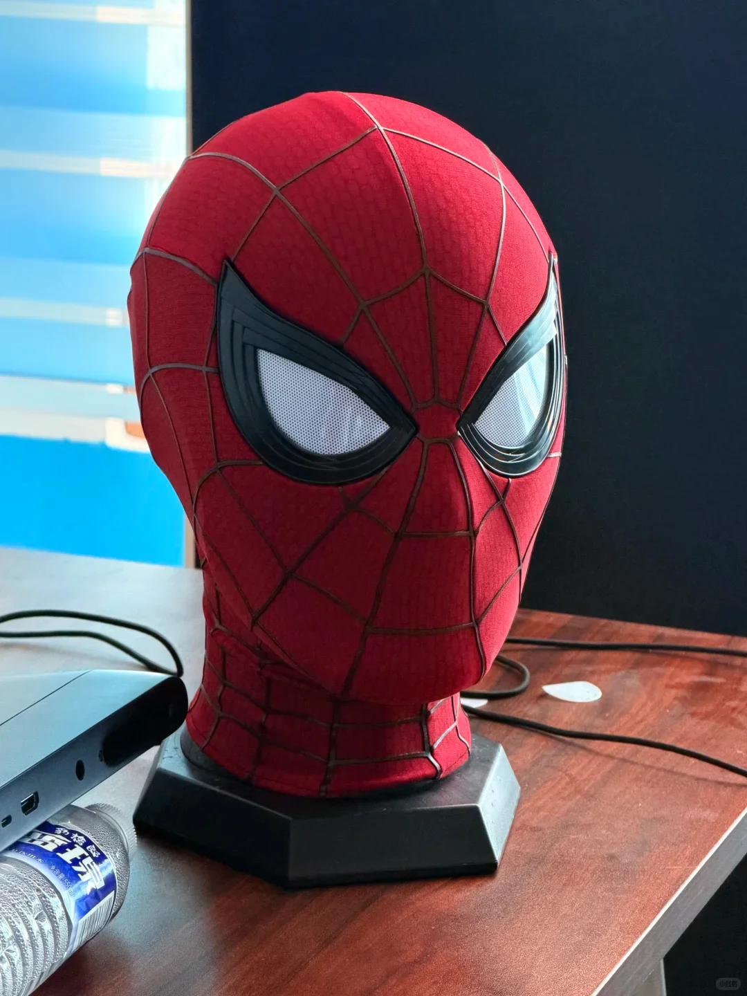 Spider-Man Brandneue Magnetmaske, filmgetreu, Marvel, hochwertige Sammlerfigur, Geschenk für Fans, offizielles Merchandise. – Detail 2