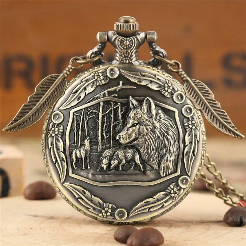 Retro Engraved Wolf Animal Pattern Bronze Quartz Analog Pocket Watch with Pendant Leaf Accessory Arabic Number Necklace Chain