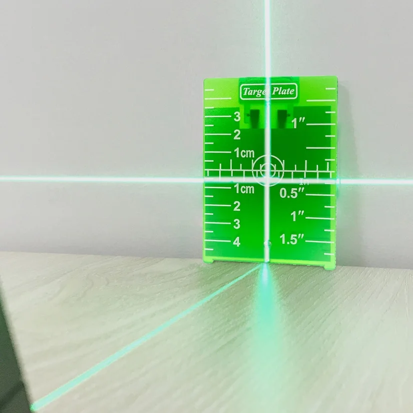 بطاقة لوحة الهدف الحمراء/الأخضر مع حامل لمستويات الليزر ذات الخط المتقاطع لشعاع الأحمر/الأخضر يمكن أن تكون مغناطيسية/معلقة