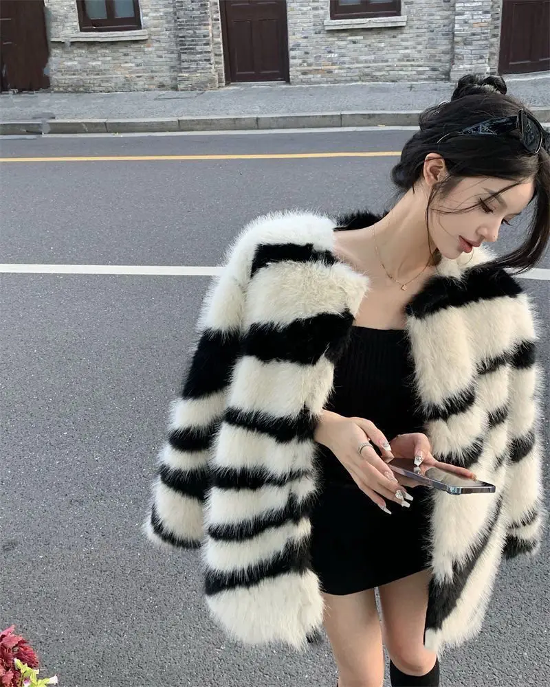 Casaco de pele sintética com padrão zebra para mulheres, casaco grosso e solto, casaco de inverno que combina com tudo, outerwear feminino, nova moda, 2023