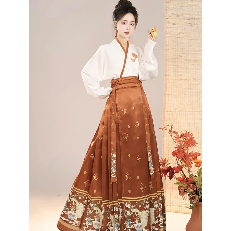 

Adult improved Ming-made Hanfu, gently embroidered aircraft sleeves, autumn and winter travel temperament horse dress