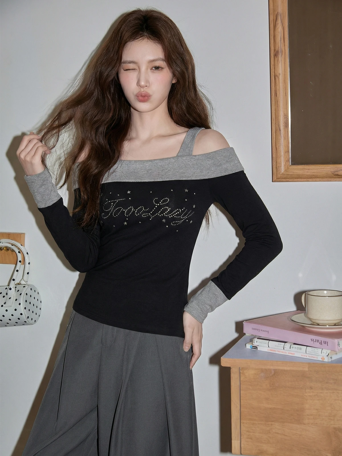 

Slim Fit Sparkling Diamond Long Sleeve T-Shirt Women's Korean Style Shoulder Bared Patchwork Top for Spring Season