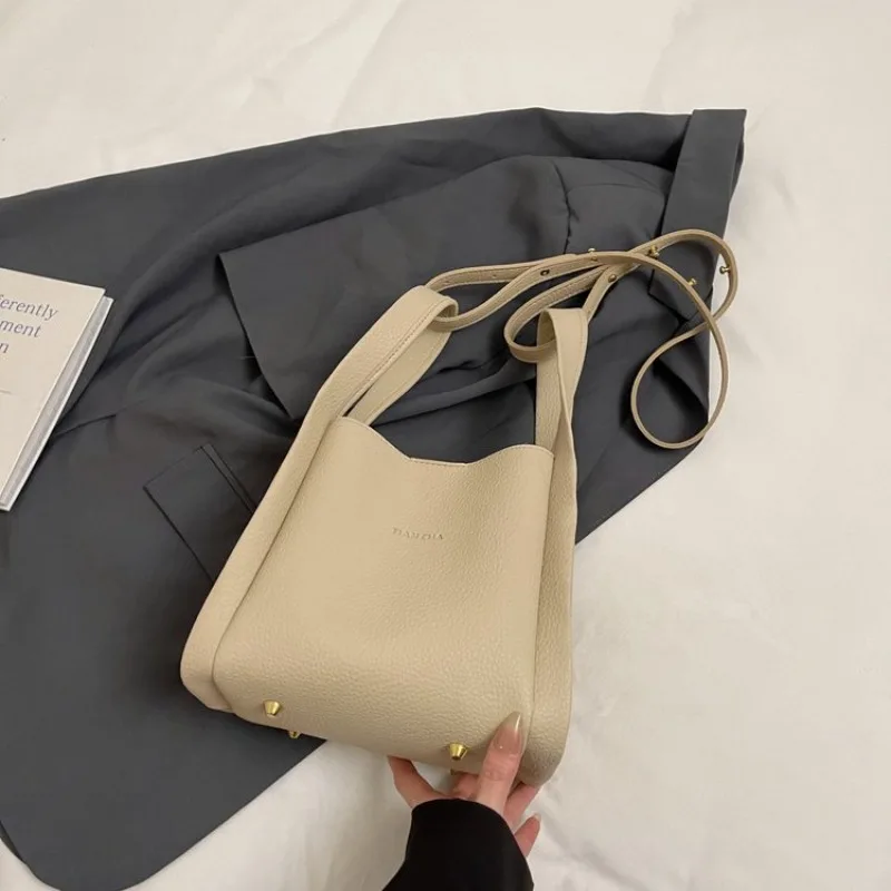 

Urban Street Chic Leather Ladies Tote Bag Premium Paris Trendy Vintage Design Casual Crossbody Messenger Bag Trendy City Girls